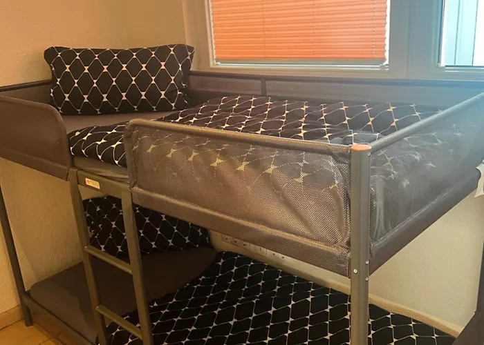 Sehr Grosse Naehe Duesseldorf, Flughafen Und Messe Duisburg